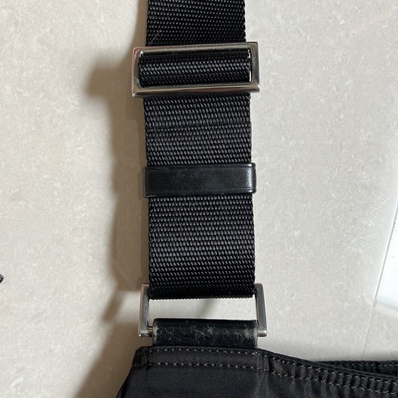 Impecable Prada Tessuto Nylon Crossbody - Picture 8 of 16